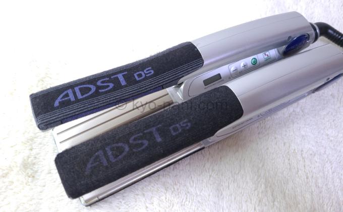 ストレートアイロン ADST（アドスト）の新品と15年使用品を並べた写真