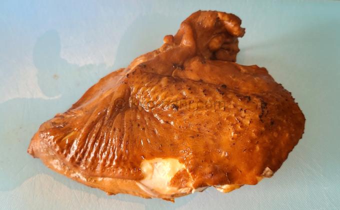 紅茶で煮た鶏もも肉の写真