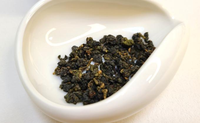 ルピシア「凍頂烏龍茶 特級 軽焙煎 春摘み」の茶葉の写真