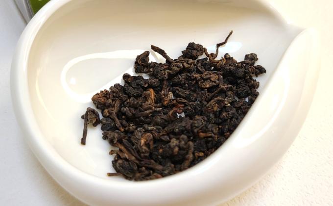 ルピシア「凍頂烏龍茶 特級 中焙煎 春摘み」の茶葉の写真