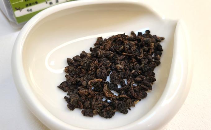 ルピシア「凍頂烏龍茶 特級 重焙煎 冬摘み」の茶葉の写真