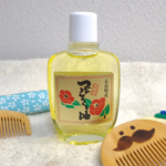 椿油とつげ櫛の写真
